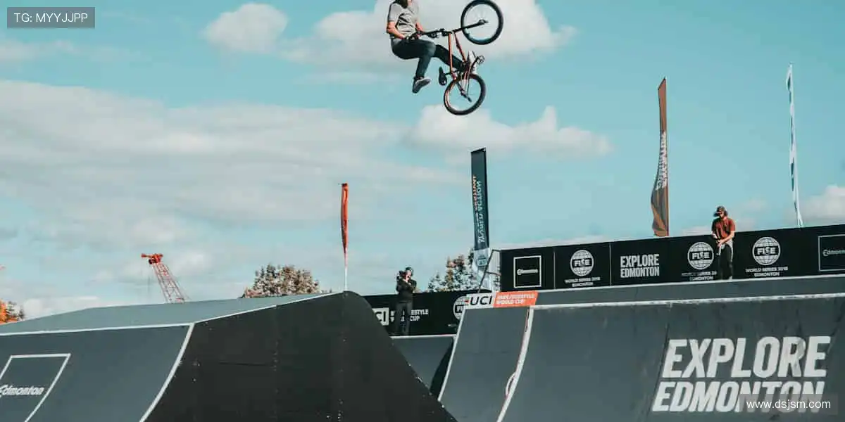 📱 边看边聊，弹幕刷屏，互动赢好礼！